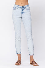 Load image into Gallery viewer, Acid Wash Light Skinny Jeans